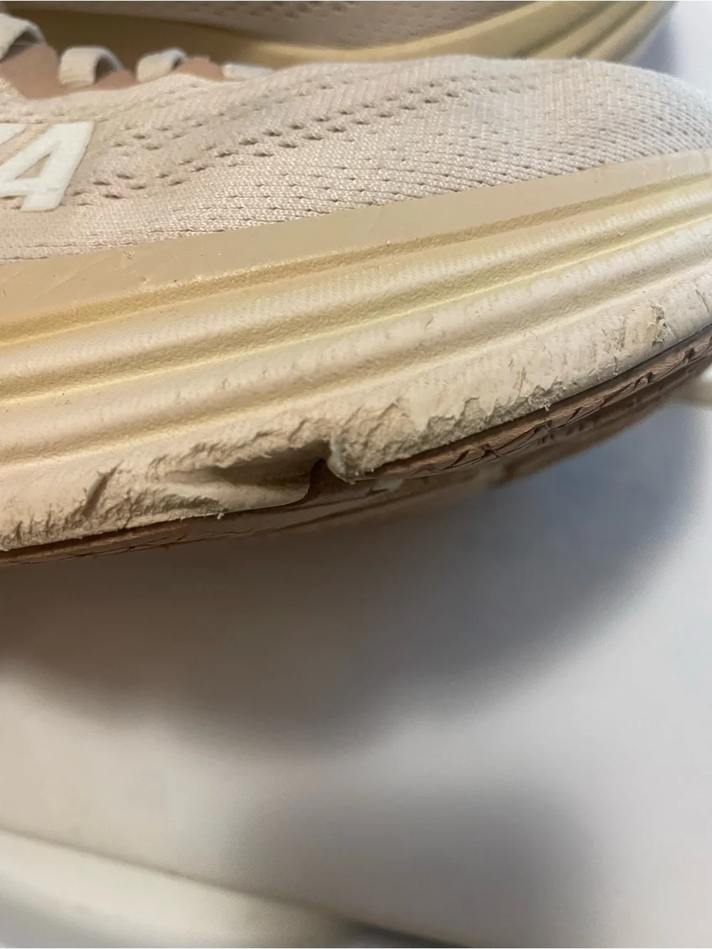 Hoka Women's Neutral Running Shoe - Sand/Cream W Bondi 8